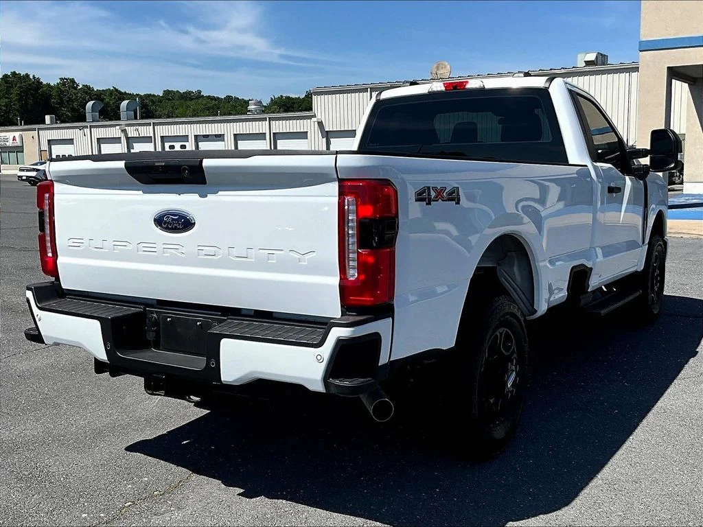 Used 2025 White Ford XL image 4
