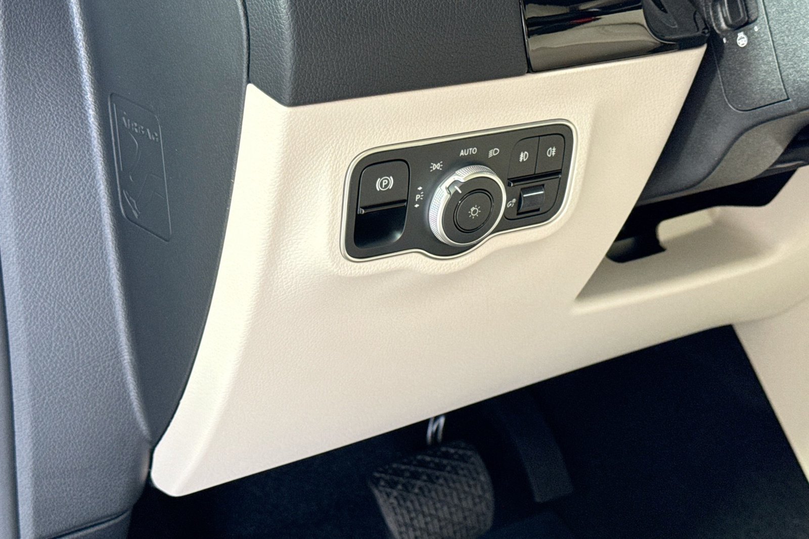 New 2026 Polar White Mercedes-Benz GLA 250 image 10