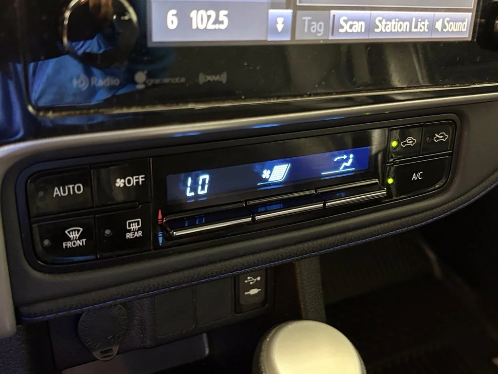 Used 2018 Gray Toyota SE image 26