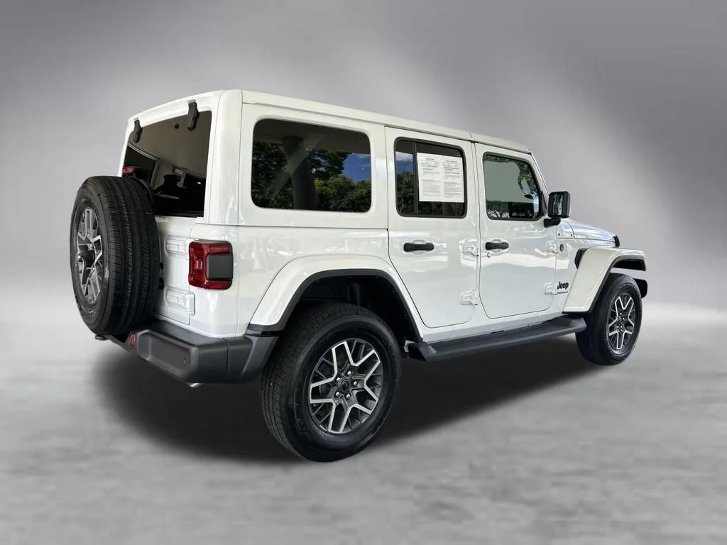 Used 2025 White Jeep Sahara image 3