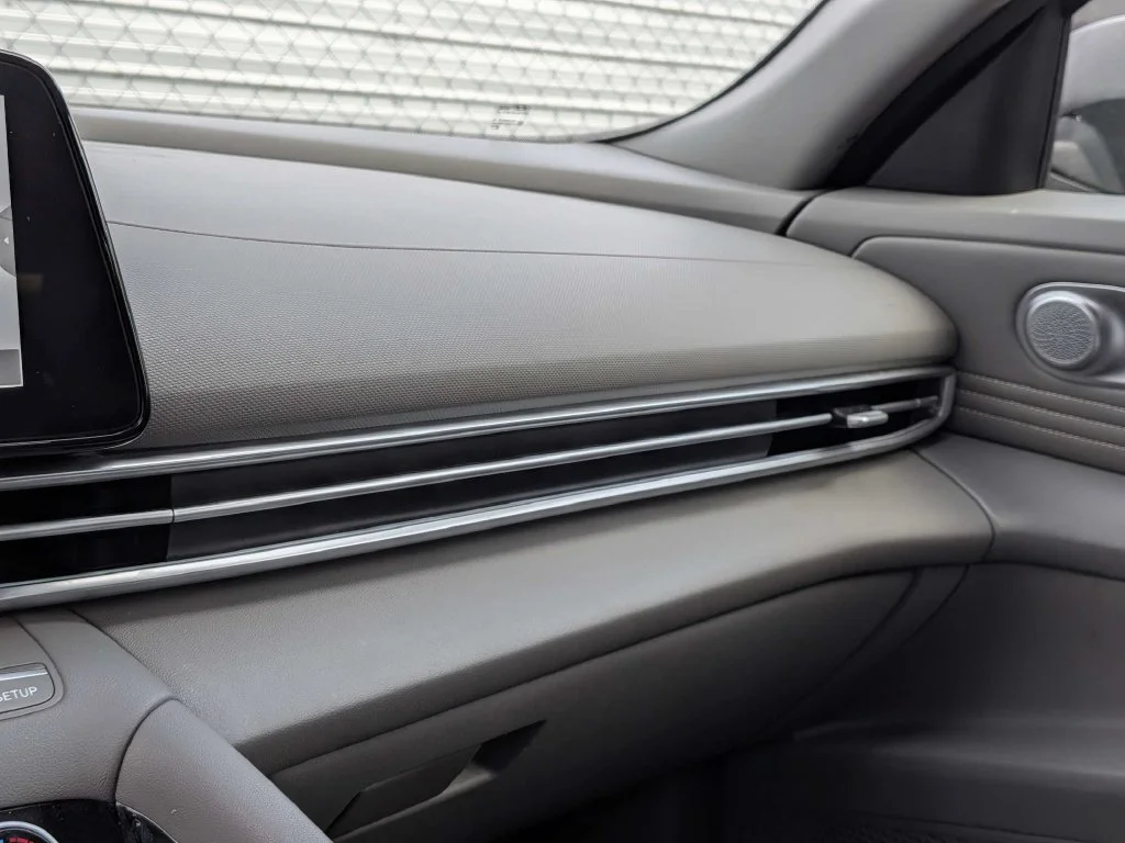 Used 2025  Hyundai SEL Convenience image 20