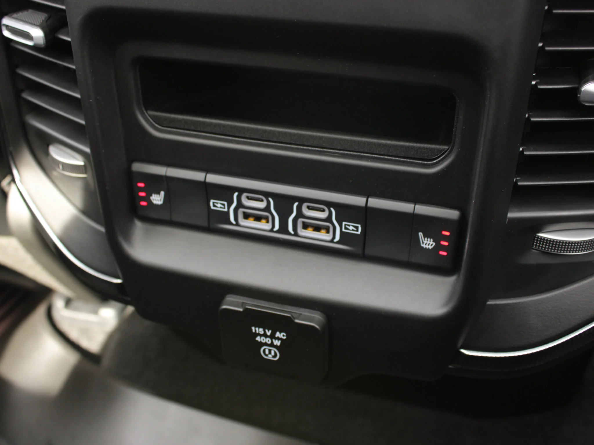 Certified Used 2025 White RAM Sport * Twin Turbo | 420 HP | Trailer Tow Group  | Night Edition | Heated Seats | Apple CarPlay image 20