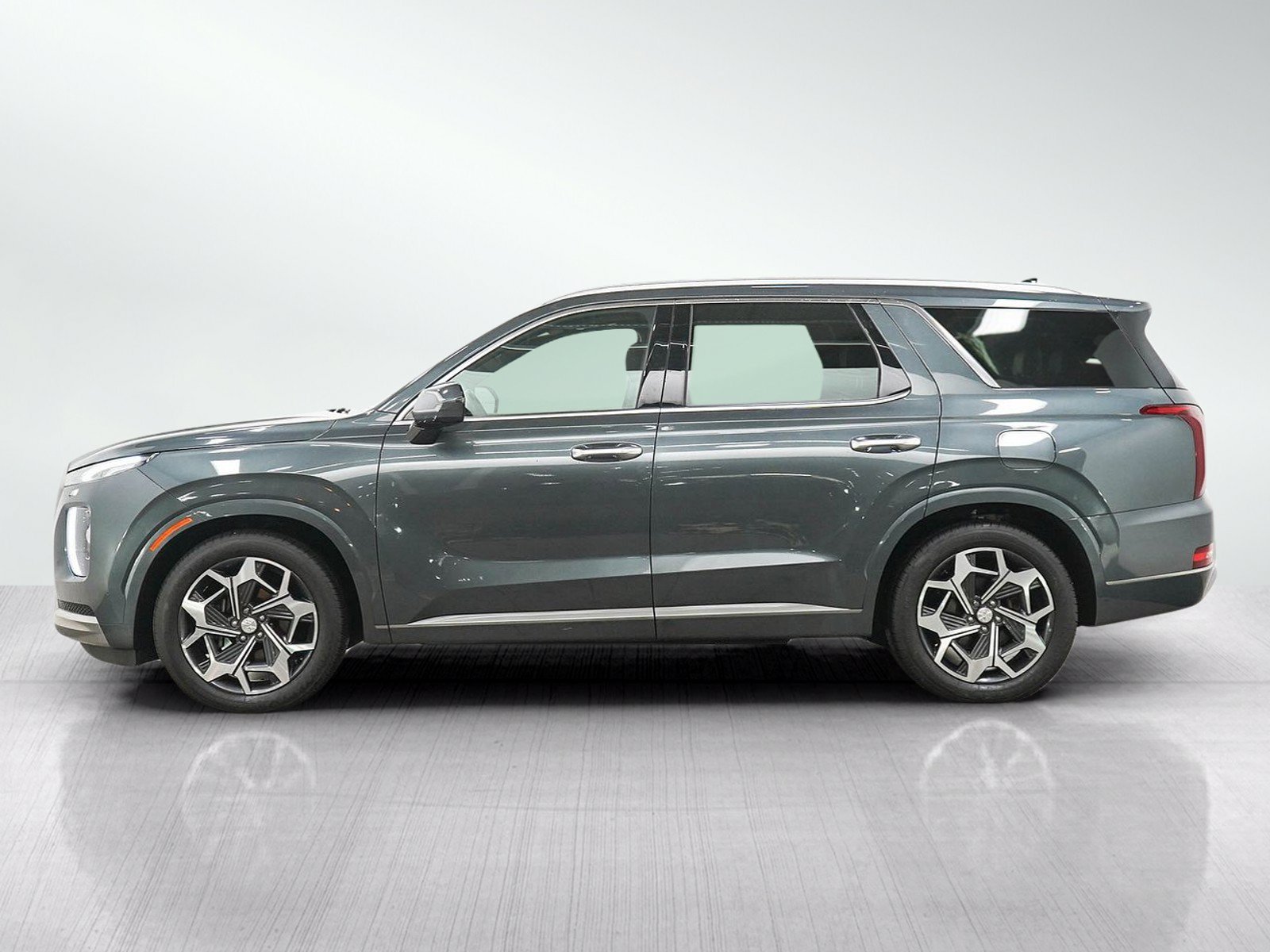 Used 2022 Hyundai Palisade Calligraphy with VIN KM8R7DHE3NU483571 for sale in Minneapolis, Minnesota