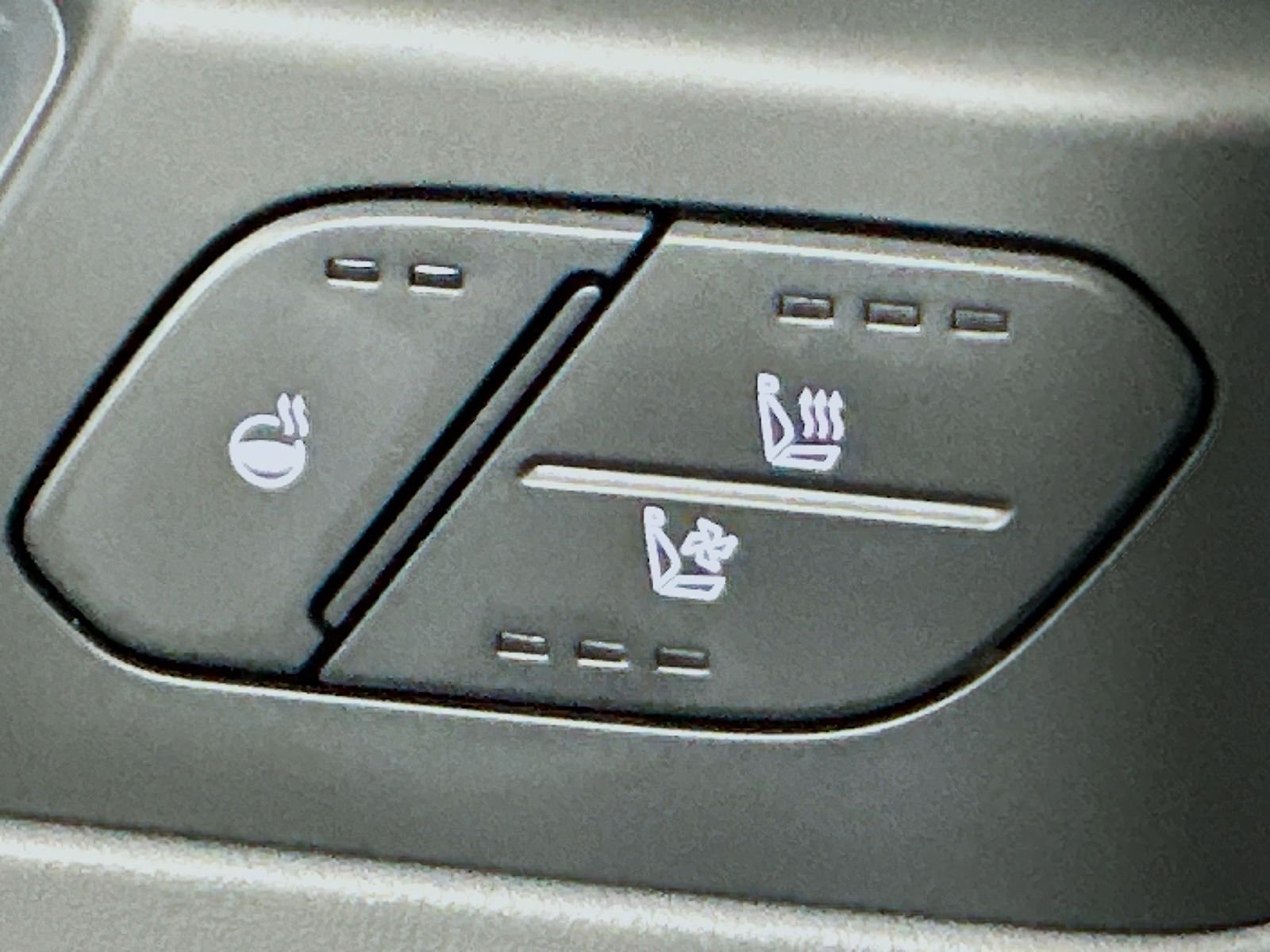 Used 2024 Pebble Gray Kia Wind image 20