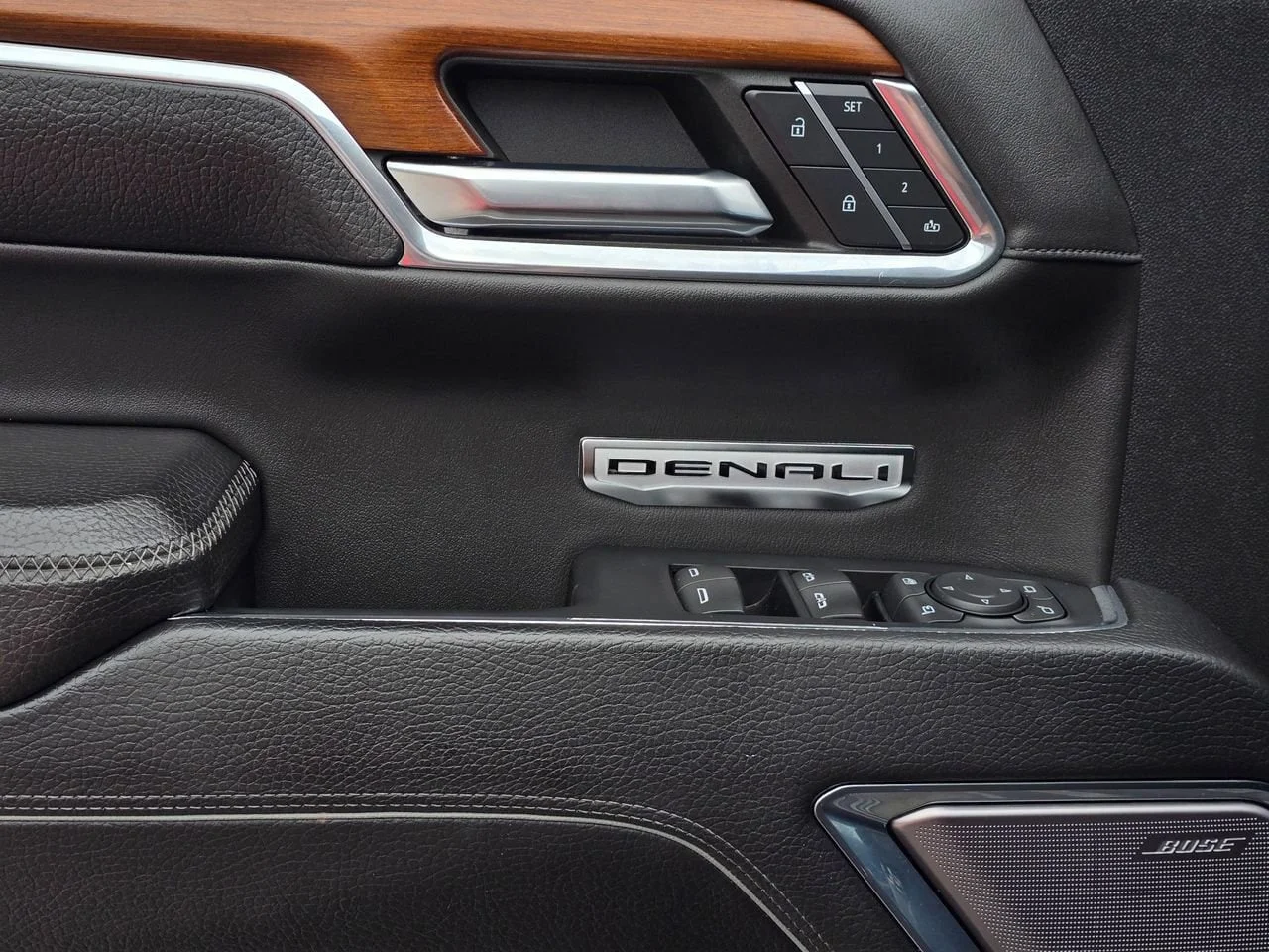 Used 2023 Onyx Black GMC Denali image 8