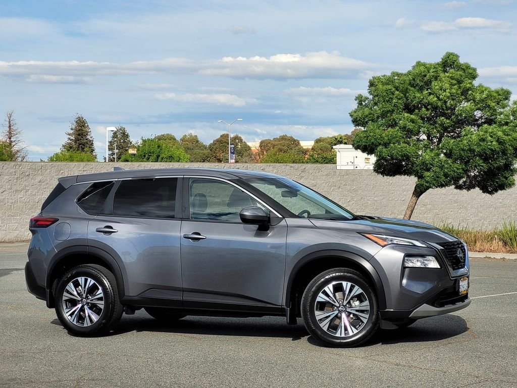 Used 2023 Gray Nissan SV image 3