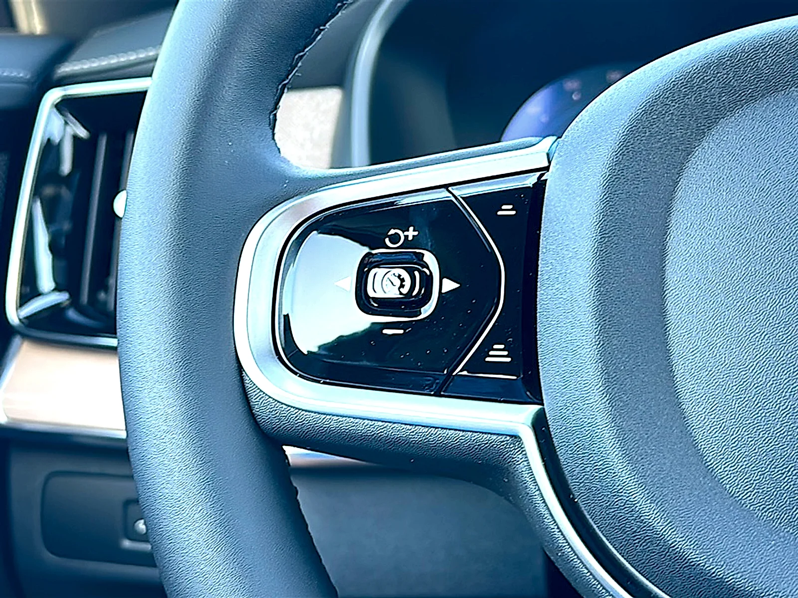 2025 Volvo XC90 Plus - Photo 20