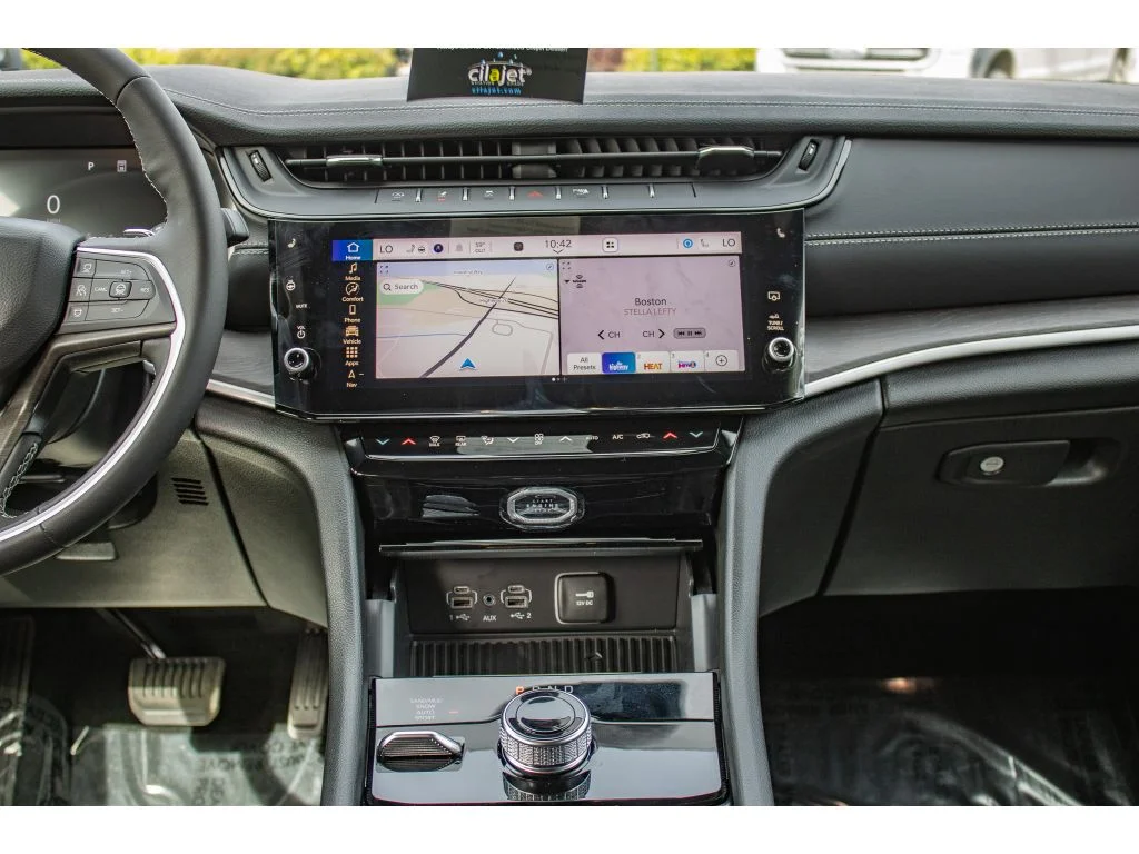 New 2026 SILVER ZYNITH Jeep Laredo Altitude image 29