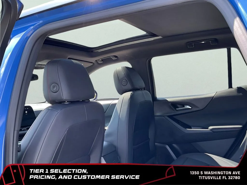Used 2025 Reef Blue Metallic Chevrolet RS image 18