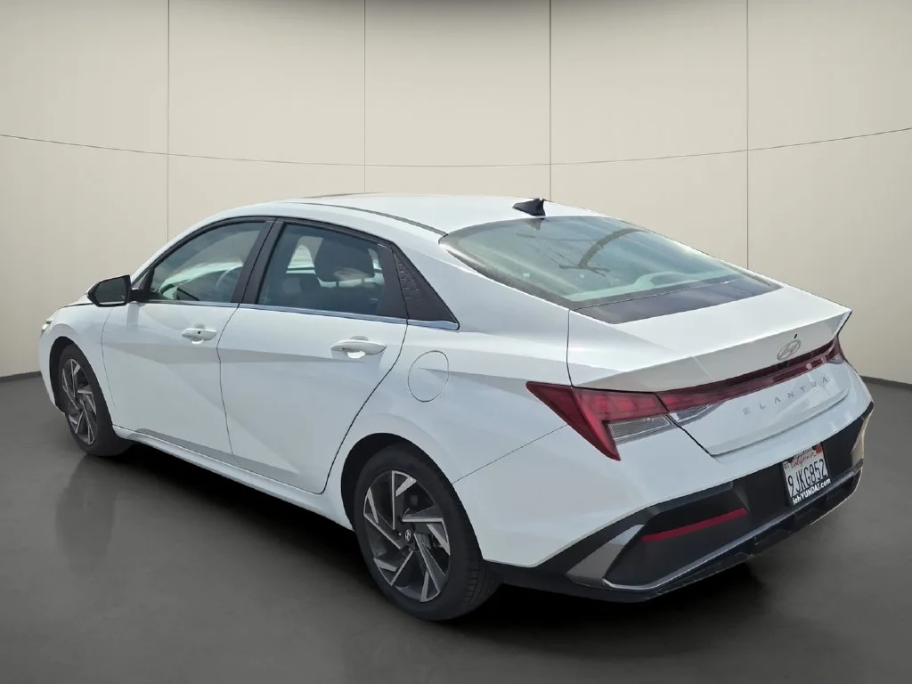 Used 2024 White Hyundai SEL image 5