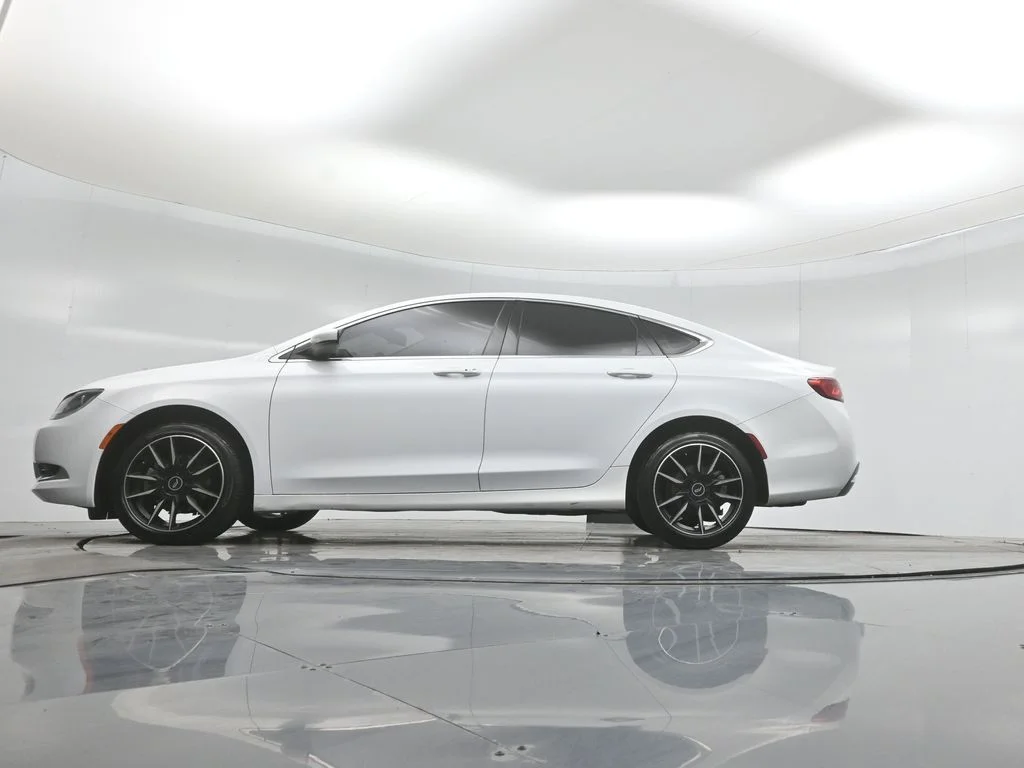 Used 2015 White Chrysler Limited image 7