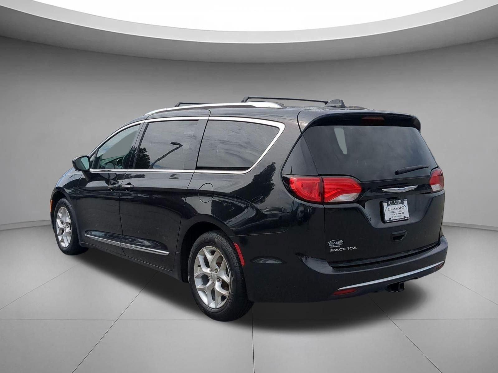 Used 2018 Brilliant Black Crystal Pearlcoat Chrysler Touring L Plus image 3