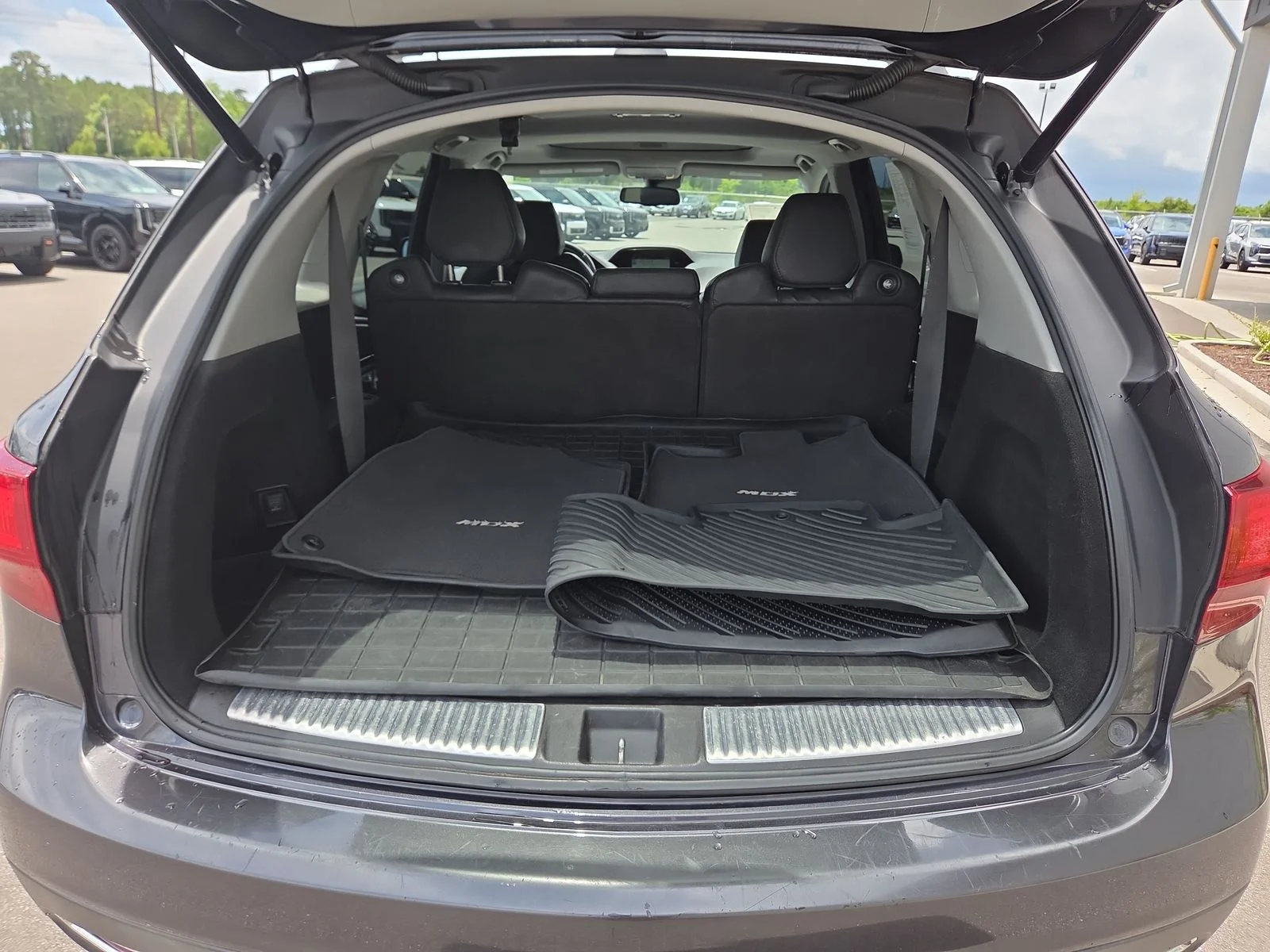 Used 2014 Graphite Luster Metallic Acura 3.5L Technology Package image 23