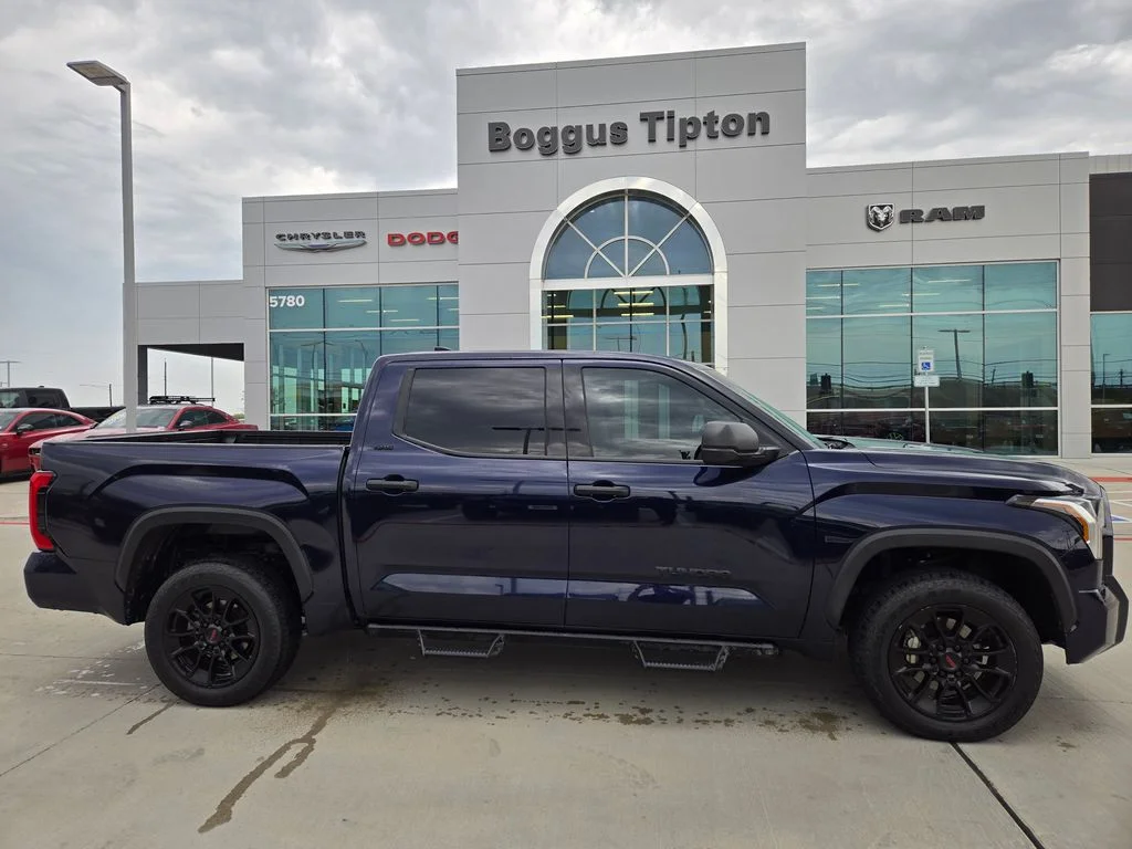 Used 2023  Toyota SR5 image 2