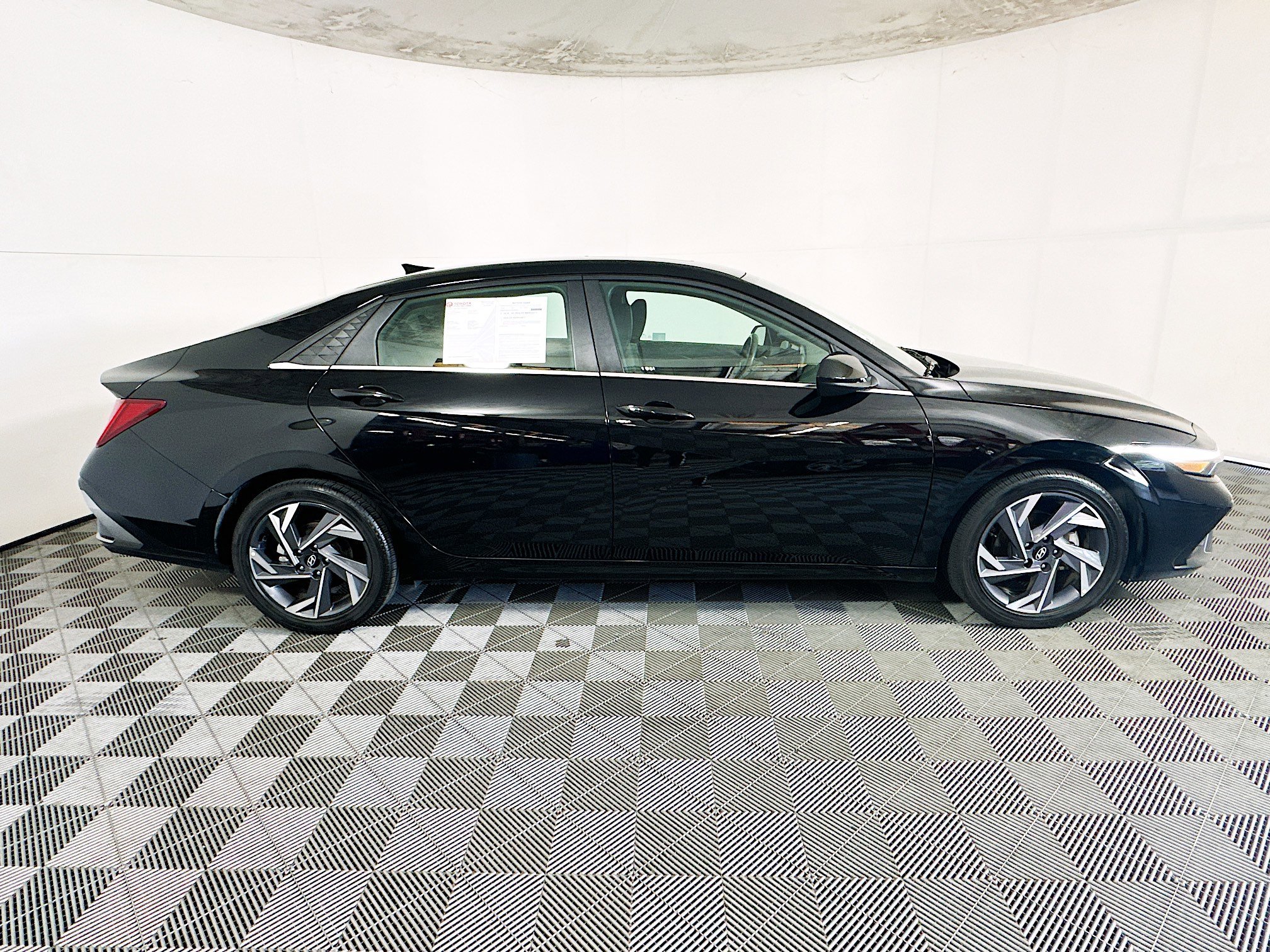 Used 2025 Abyss Black Hyundai SEL Convenience image 2