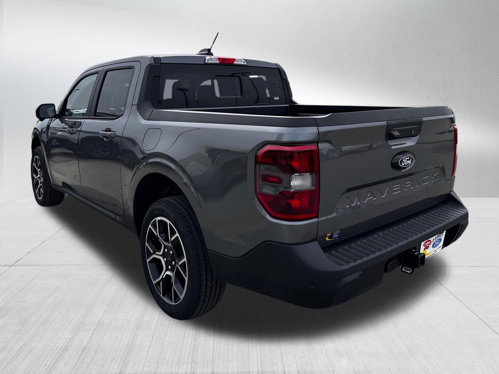 New 2025 Carbonized Gray Metallic Ford LARIAT image 3