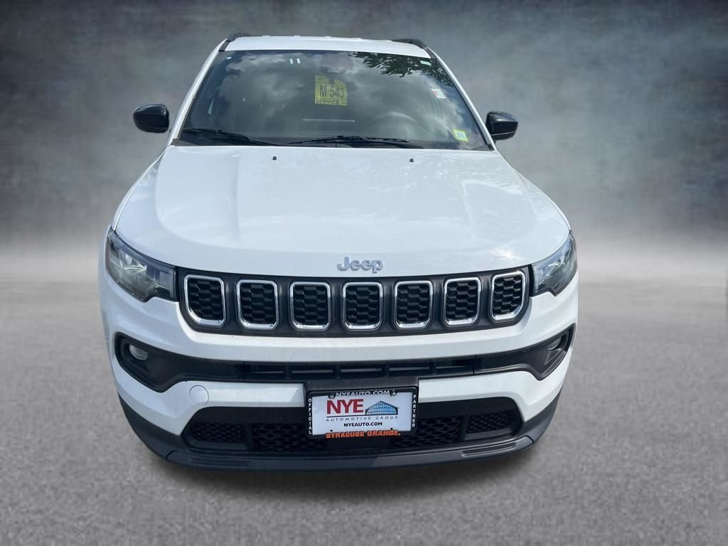 Used 2024 White Jeep Latitude image 9