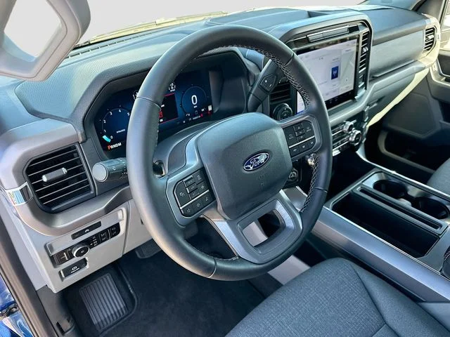 Used 2025 Blue Ford XLT image 9