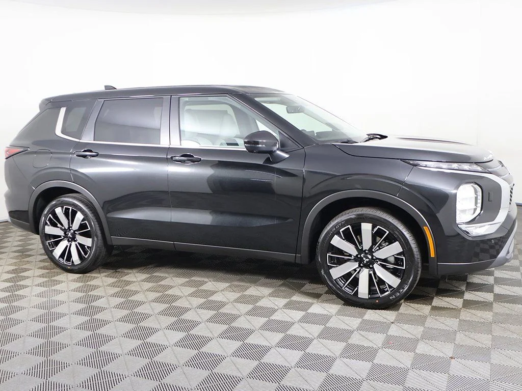 2025 Mitsubishi Outlander SE - Photo 21