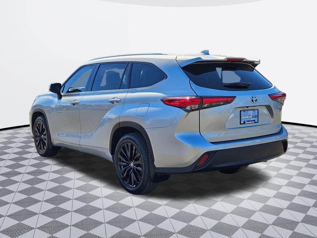 Used 2022 Celestial Silver Metallic Toyota XLE image 3
