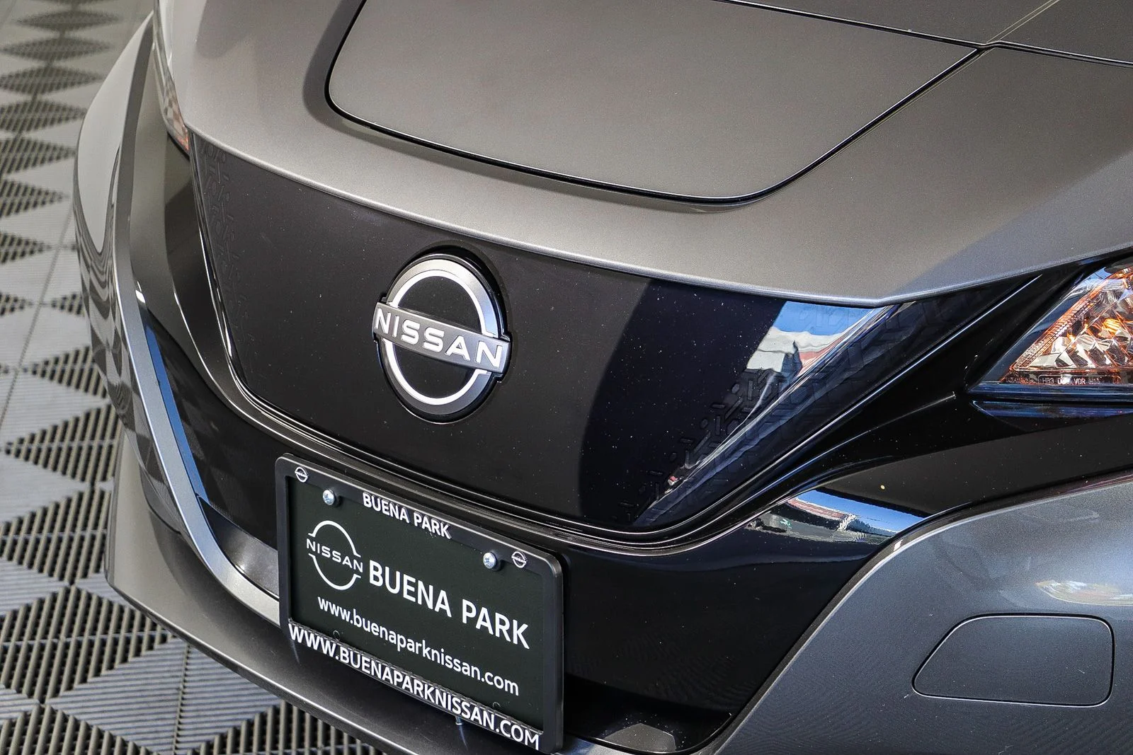 Used 2025 Gray Nissan S image 5