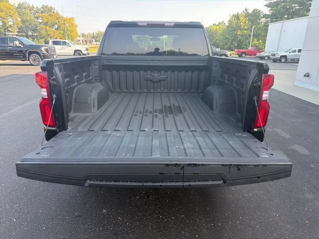 Used 2021 BLACK Chevrolet RST image 28