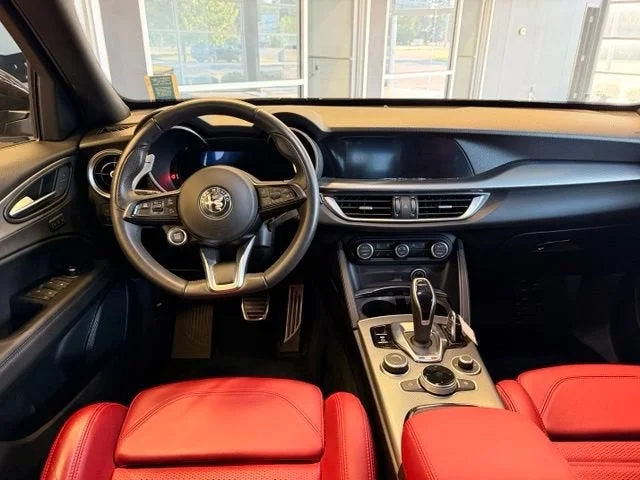 Used 2024 Alfa Rosso Alfa Romeo Veloce image 13
