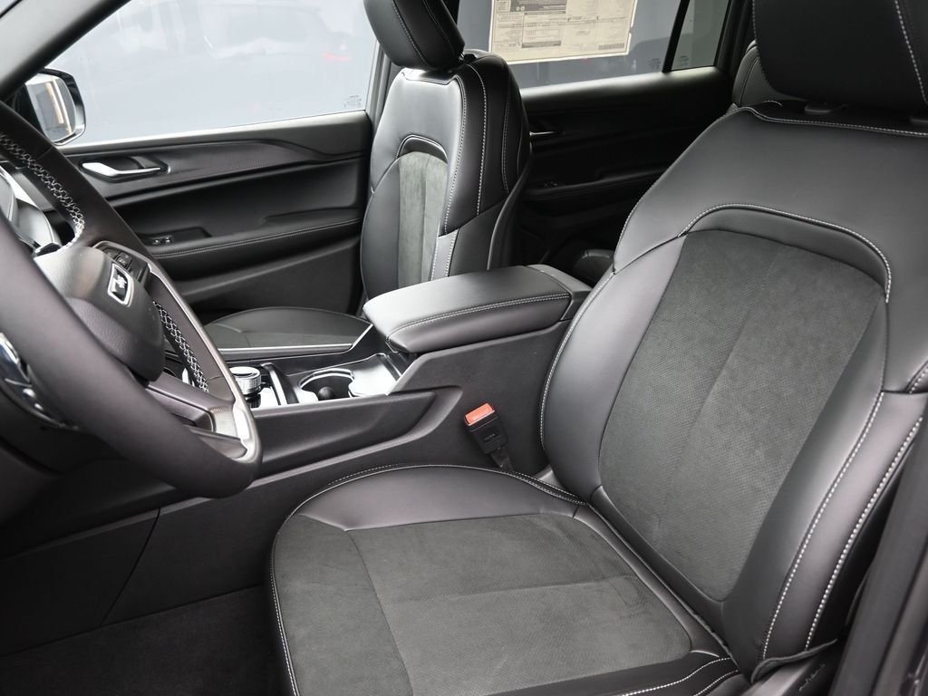 New 2025 Baltic Gray Metallic Clear-Coat Exterior Paint Jeep Altitude X image 19