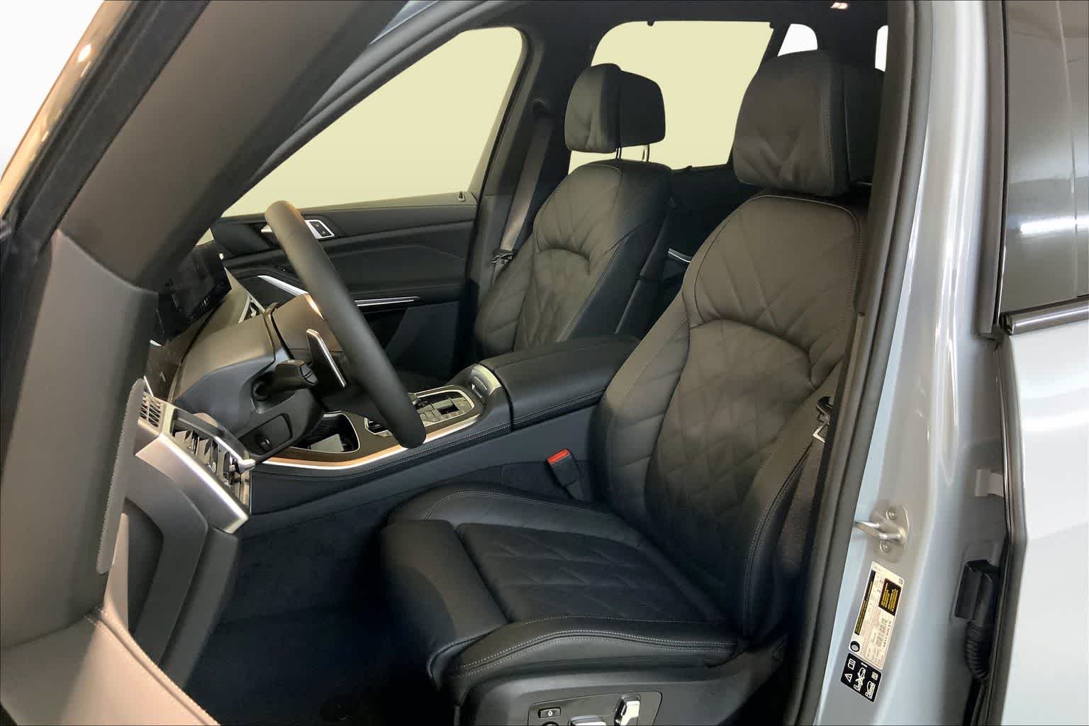 Used 2026 Brooklyn Grey Metallic BMW xDrive40i image 9