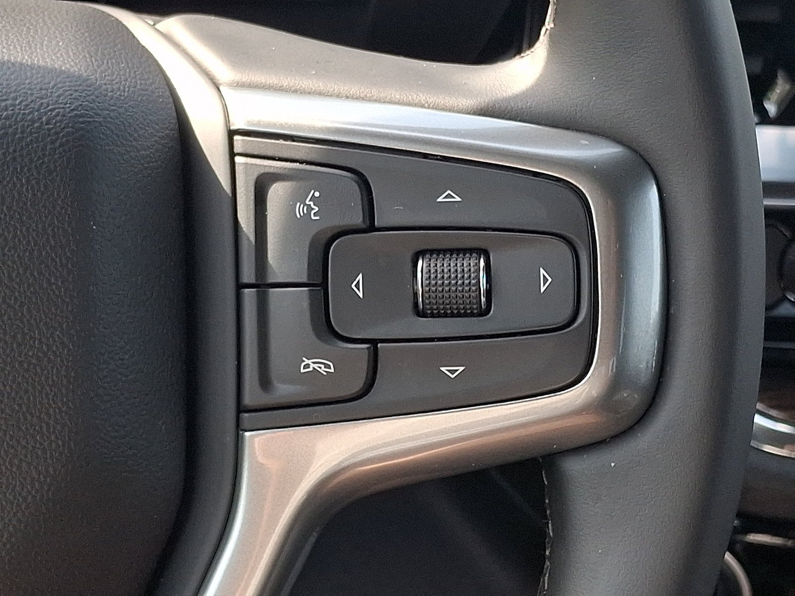 Used 2025 Black Chevrolet LT image 21