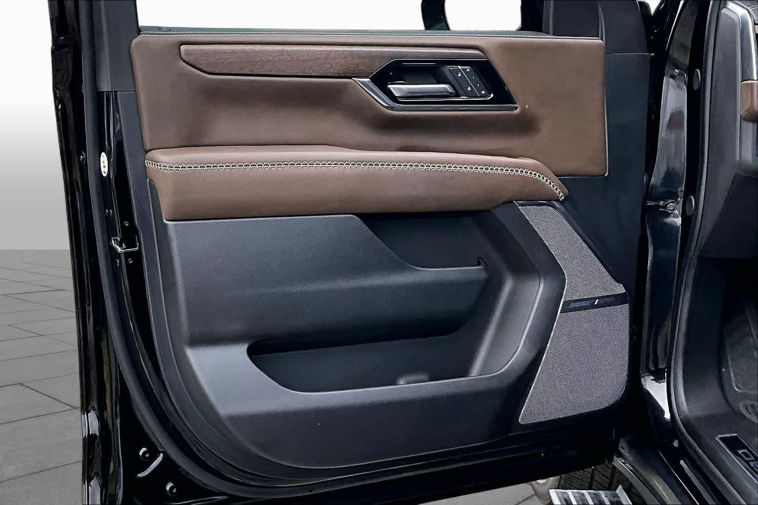 Used 2025 Onyx Black GMC Denali Ultimate image 26