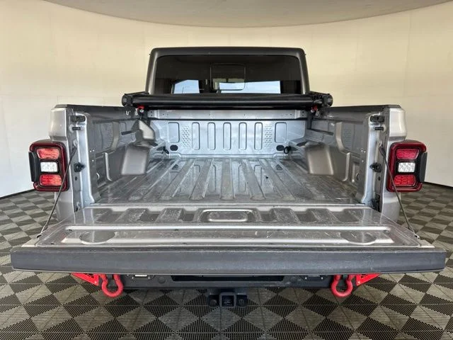 Used 2020 Silver Jeep Overland image 20