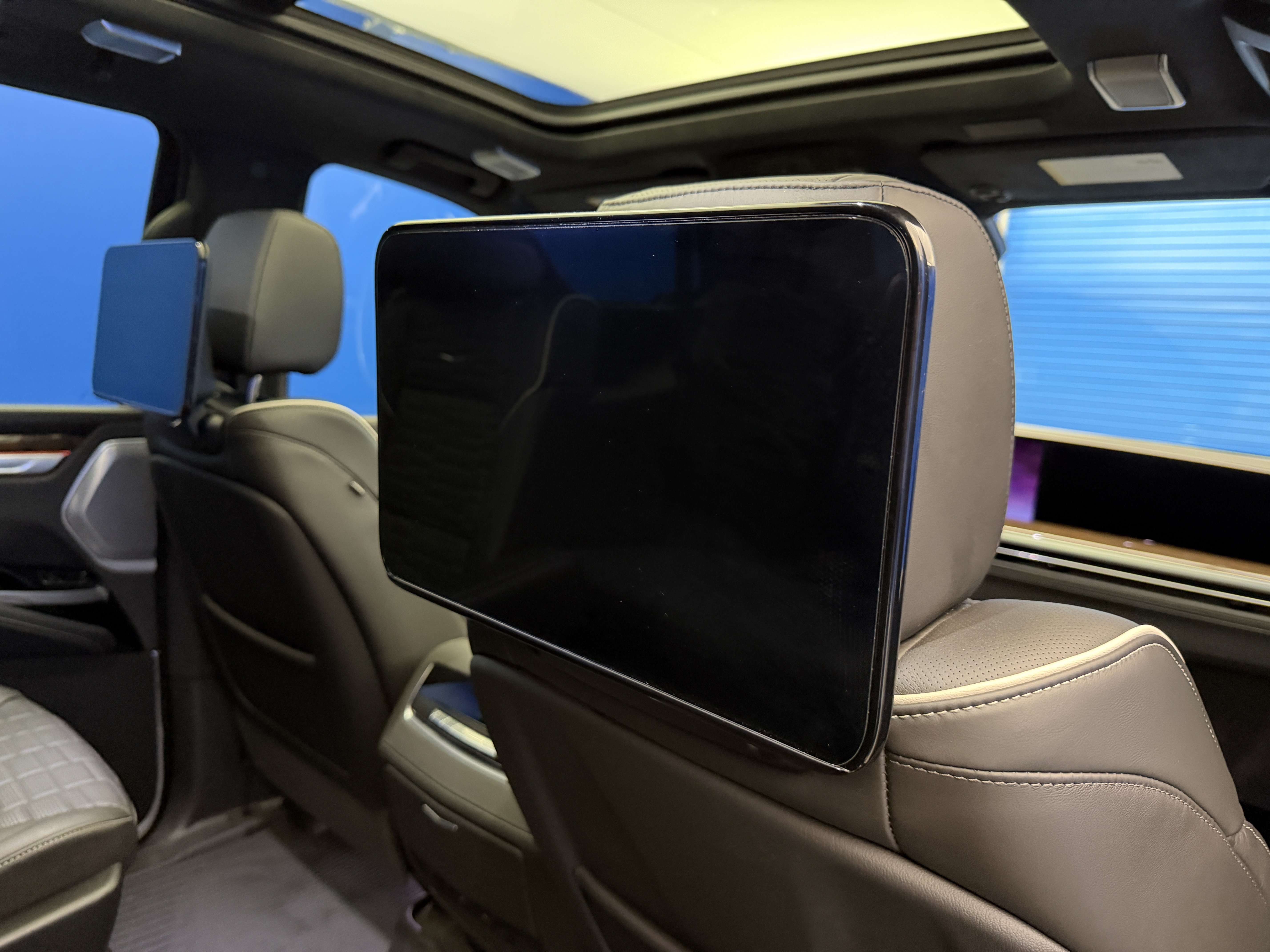 Used 2025 Black Raven Cadillac 4WD Sport Platinum image 31