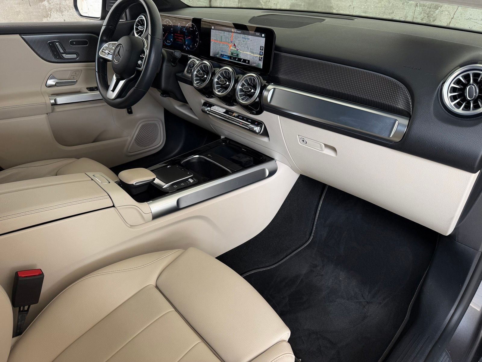 Certified Used 2022  Mercedes-Benz GLB 250 image 19