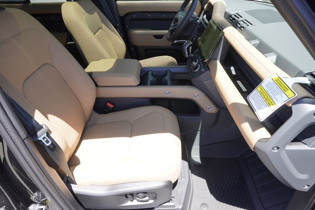 New 2026 Santorini Black Land Rover X-Dynamic SE image 23