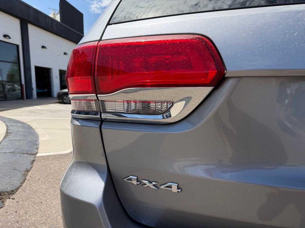 Used 2019 Silver Jeep Laredo E image 8
