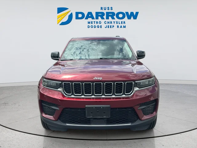 Used 2023 Red Jeep Laredo image 8