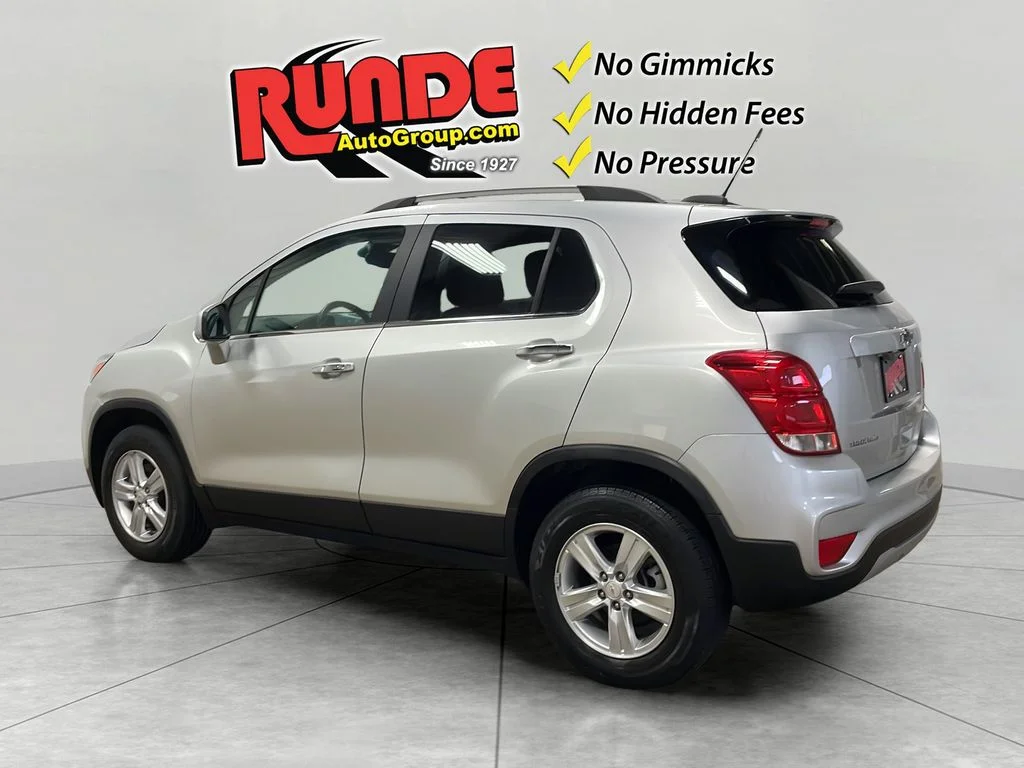 Used 2020 Silver Ice Metallic Chevrolet LT image 4