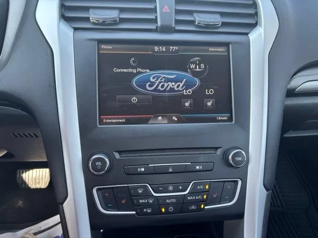 Used 2016 Gray Ford SE image 29