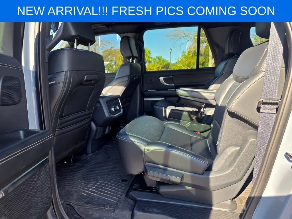 Used 2025  Ford Platinum image 13