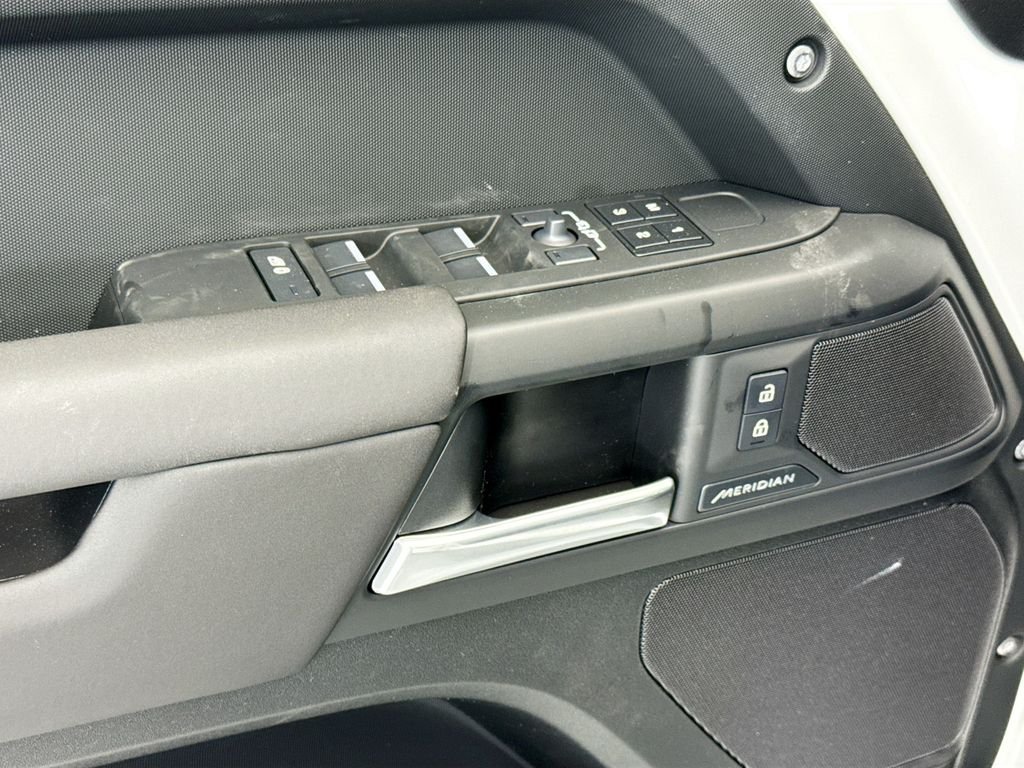 Used 2026 Fuji White Land Rover S image 24