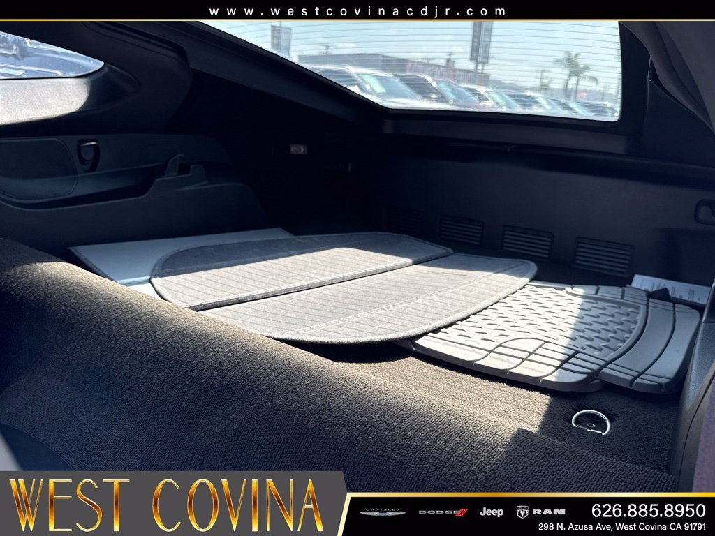 Used 2015 Gray Chevrolet Stingray image 43