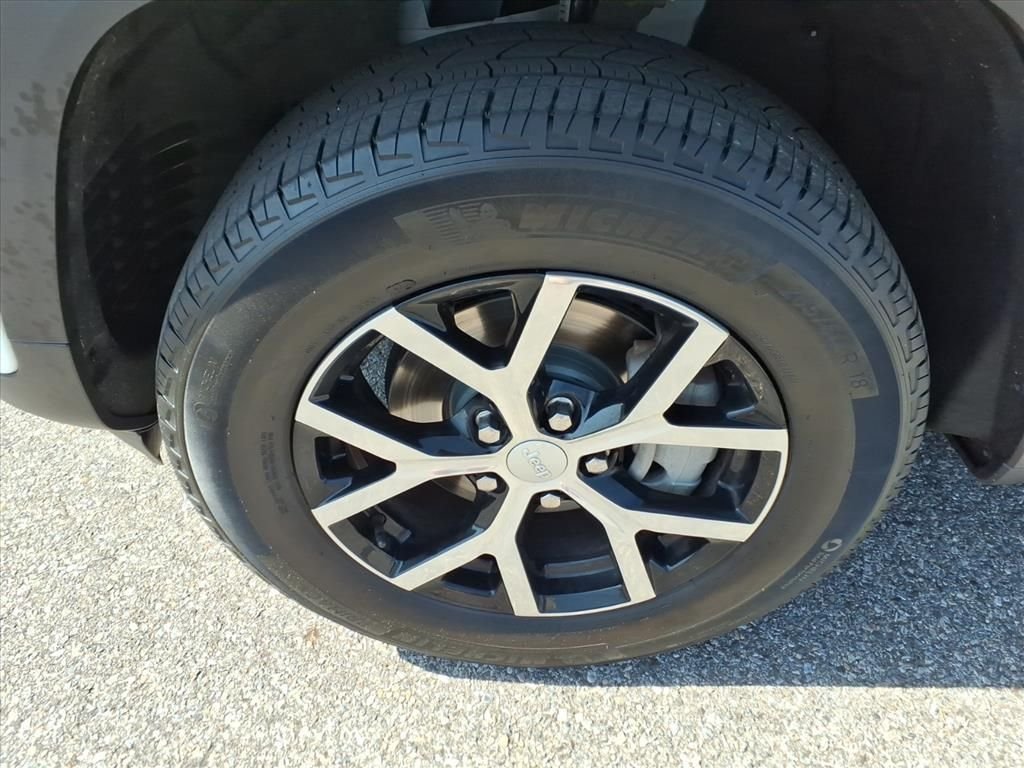 Used 2023 White Jeep Limited image 11