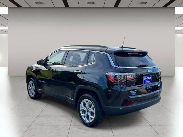 Used 2025 Black Jeep Latitude image 5