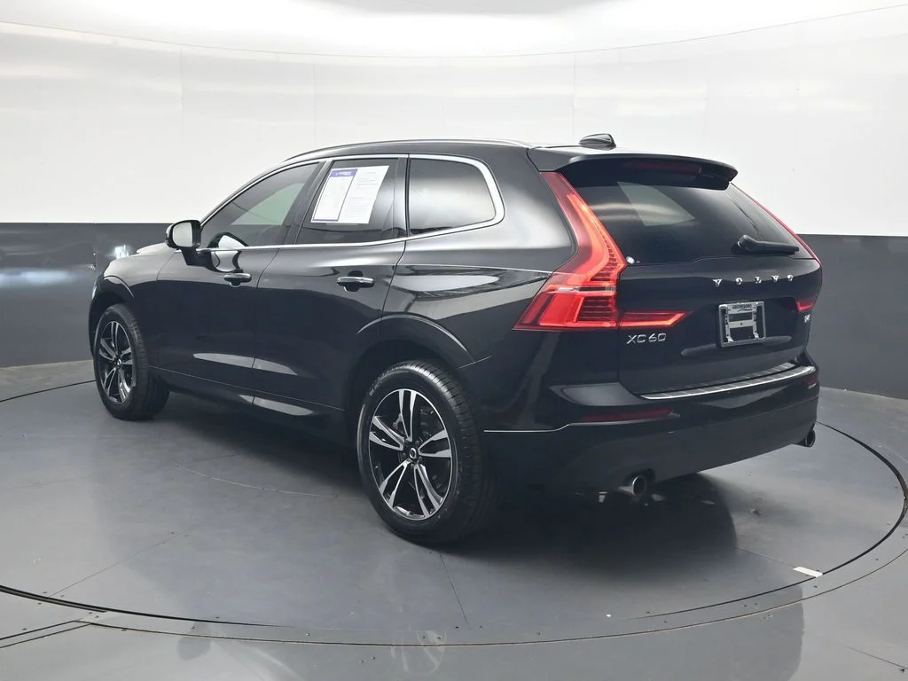 Used 2020 Onyx Black Metallic Volvo T6 Momentum image 6