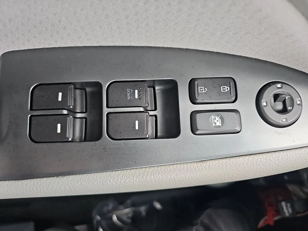 Used 2015 Black Kia LX image 25