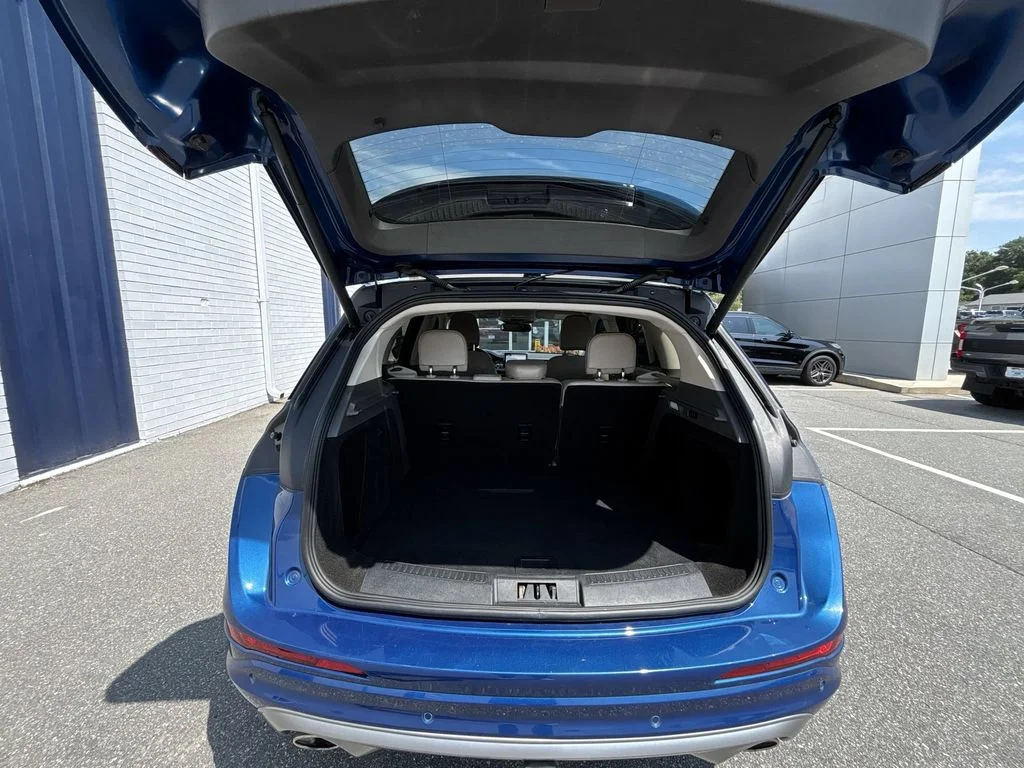 Used 2021 Blue Lincoln Standard image 21