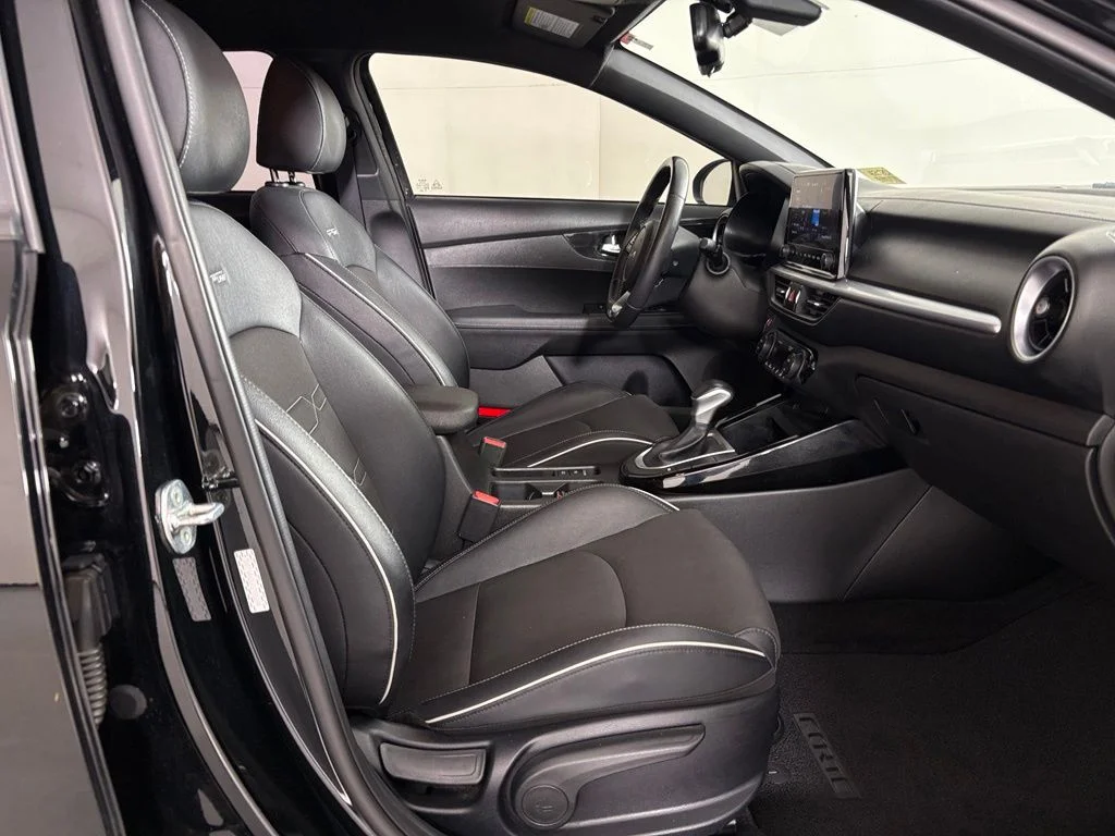 Used 2023 Black Kia GT-Line image 40