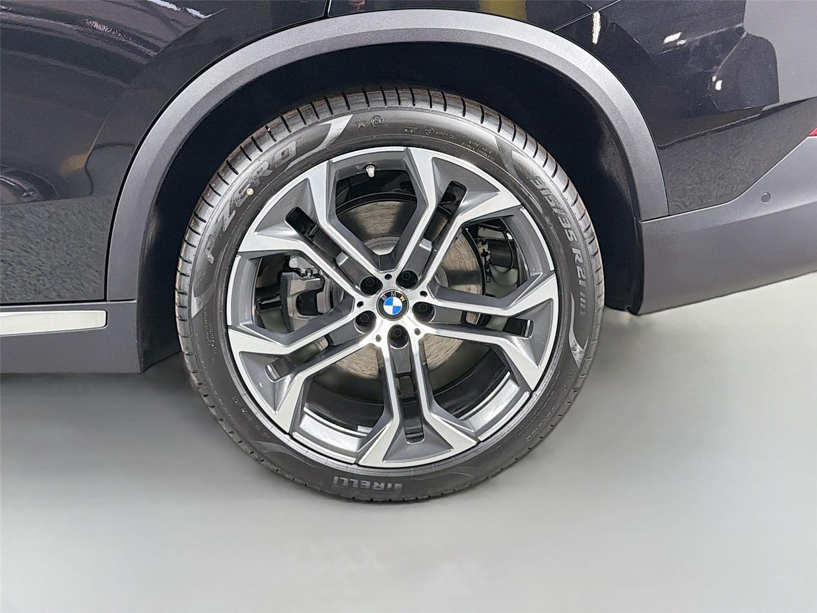 New 2026 Black Sapphire Metallic BMW sDrive40i image 62