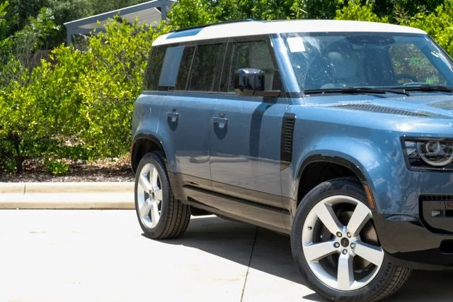 New 2026 Tasman Blue Land Rover X-Dynamic SE image 8